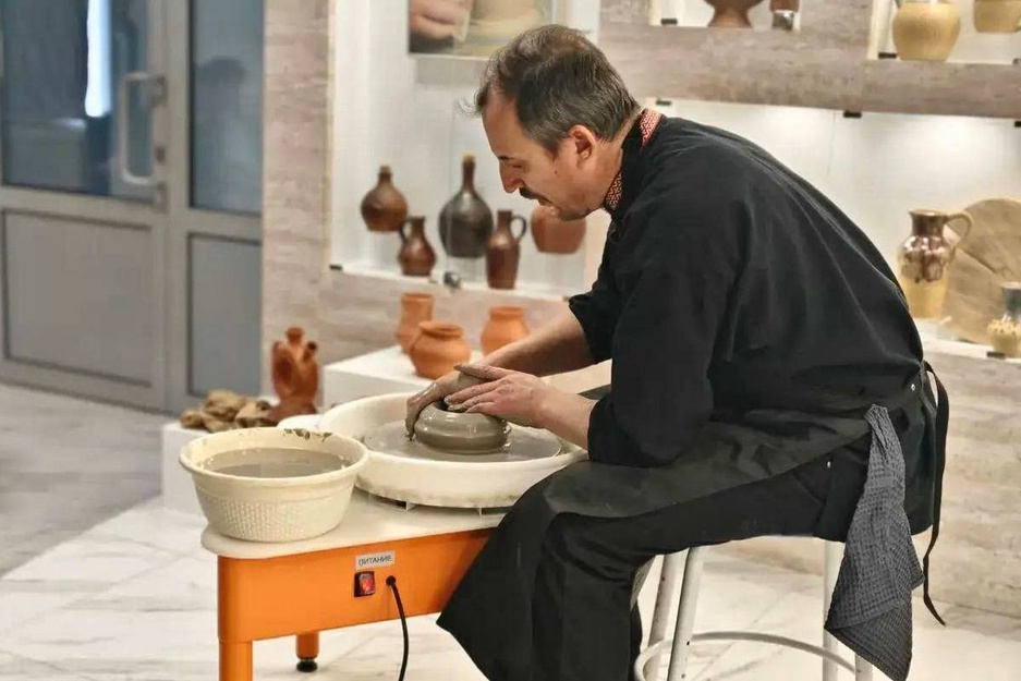 В Новооскольском Центре искусств и ремёсел открылась персональная выставка Николая Светличного