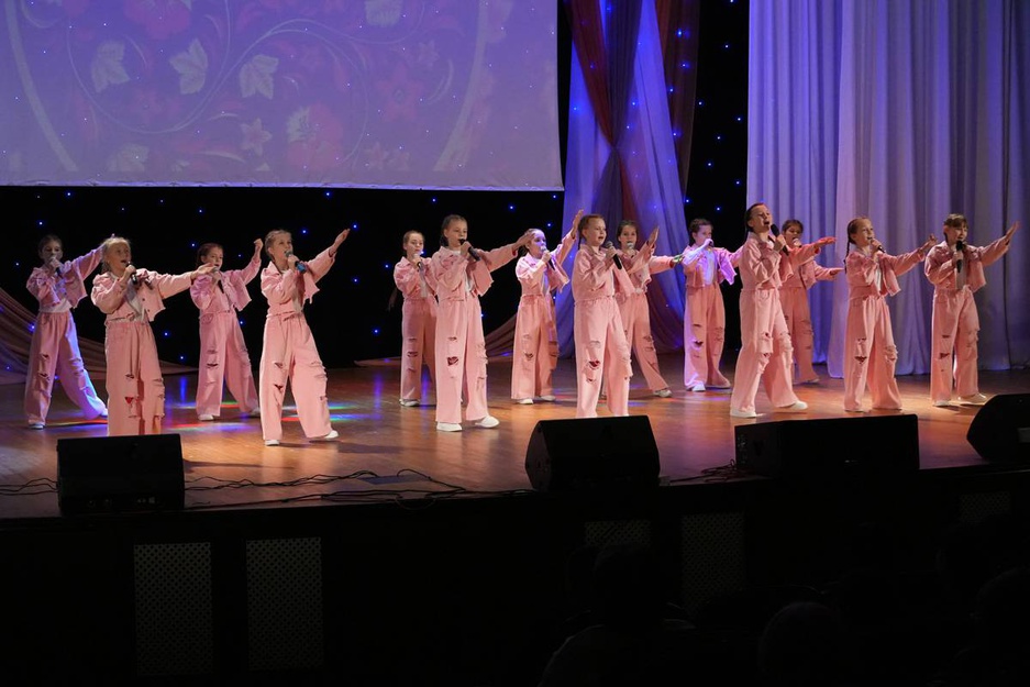 30.11.2025 - ЦКР "Оскол" - Праздничный концерт, посвящённый Дню матери