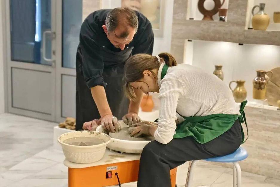 В Новооскольском Центре искусств и ремёсел открылась персональная выставка Николая Светличного