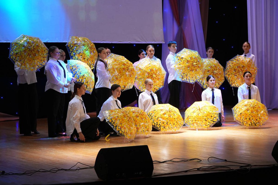 30.11.2025 - ЦКР "Оскол" - Праздничный концерт, посвящённый Дню матери