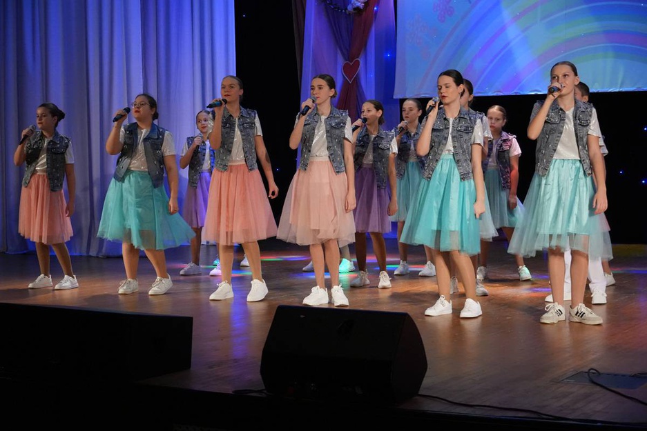 30.11.2025 - ЦКР "Оскол" - Праздничный концерт, посвящённый Дню матери